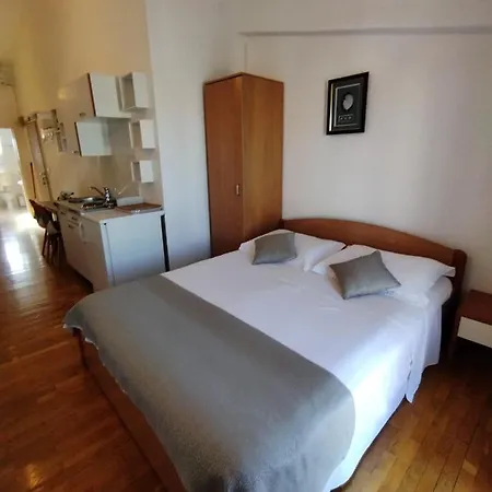 Pluton Apartment