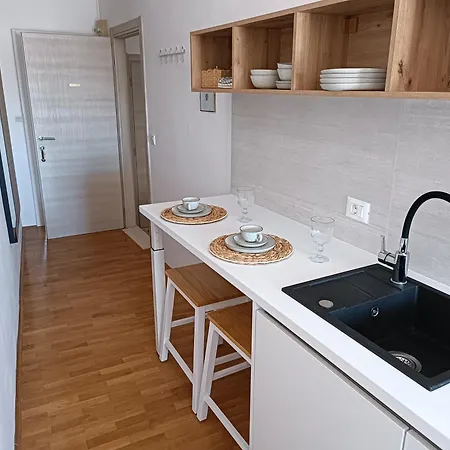 Pluton Apartment *